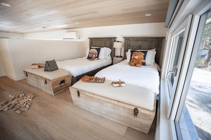 Village Camp Truckee - Adventure Cabin Upstairs Loft Twin Beds - 2